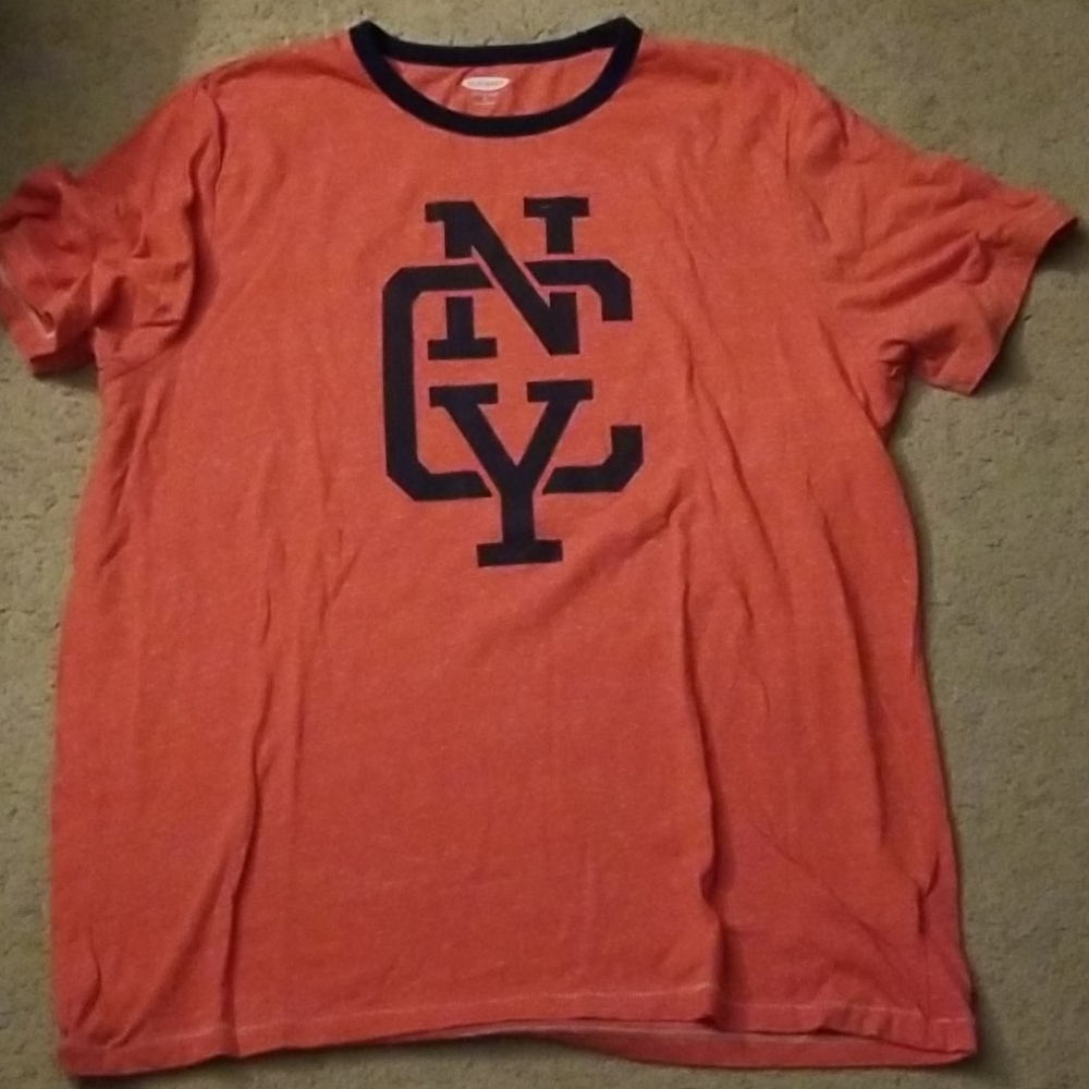 Old Navy t shirt